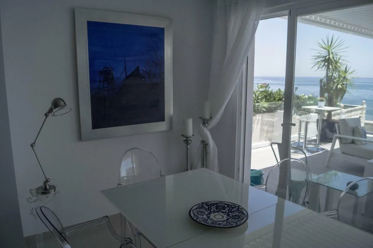 Beach-Front Bahia Dorada إِستيبونا