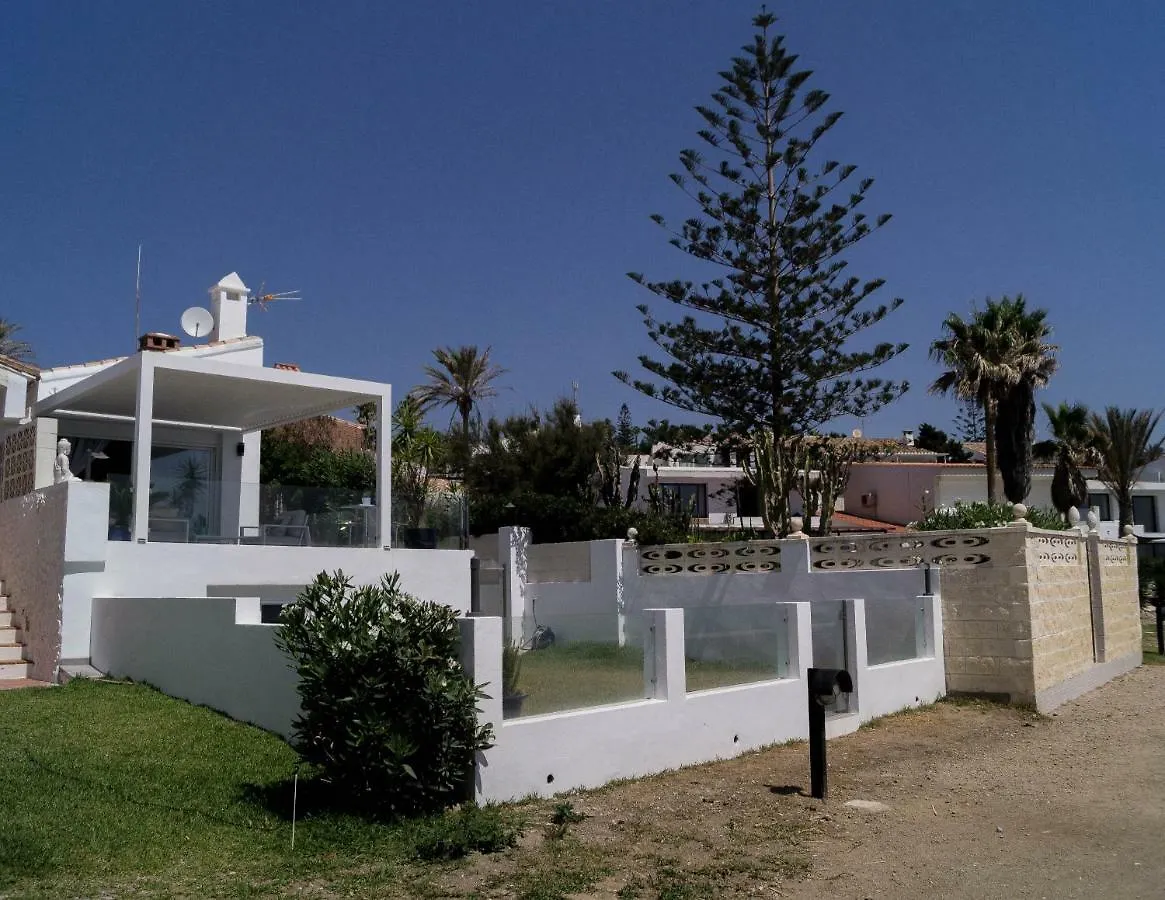 Beach-Front Bahia Dorada إِستيبونا بيت للعطل