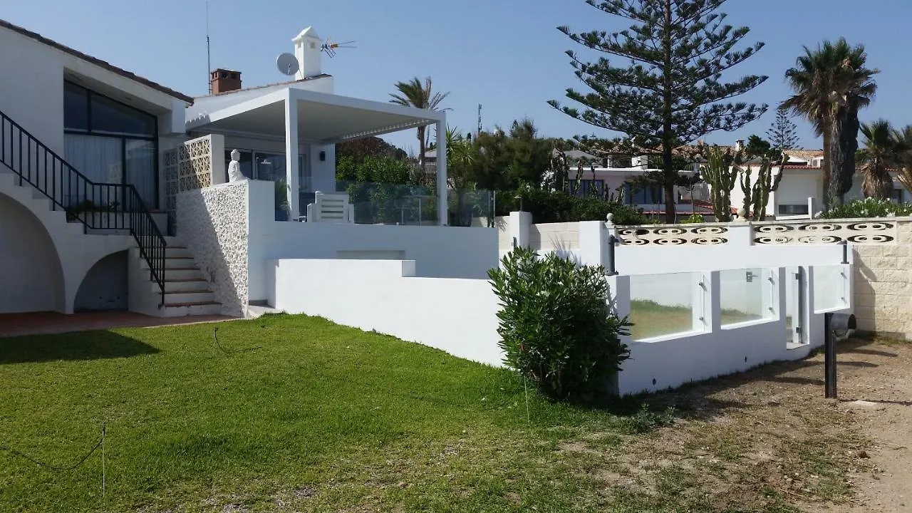 Beach-Front Bahia Dorada Villa Estepona 0*,